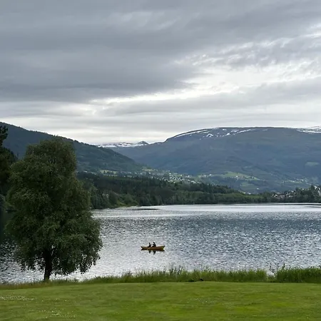 Unique Lakeside Retreat *