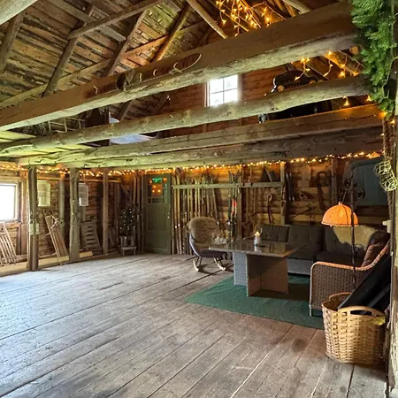 Unique Lakeside Retreat