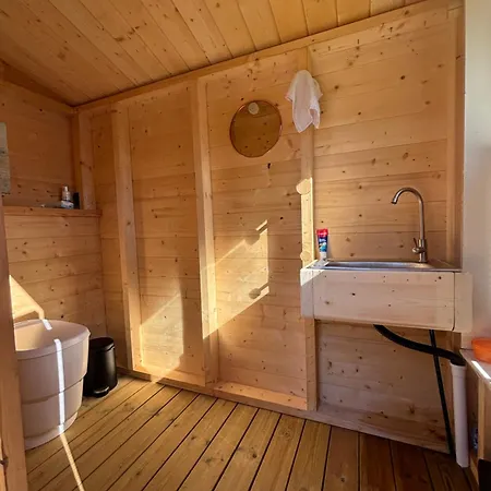 Lakeside Glamping Camping *