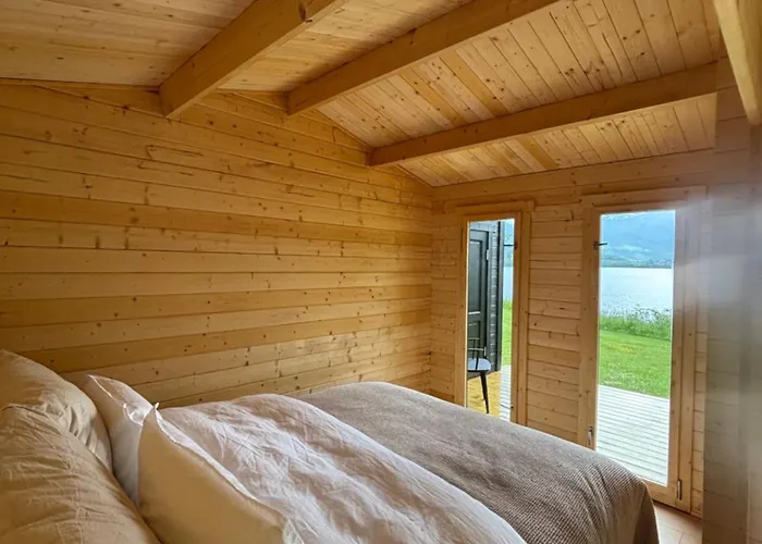 Romantic Lakeside Retreat - Amazing