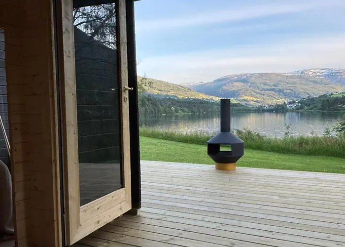 营地 Unique Lakeside Retreat
